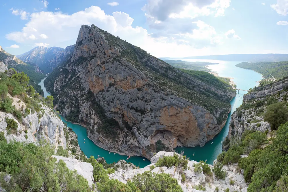 Vue plongeante sur le canyon des Gorges du Verdon, le plus profond d'Europe