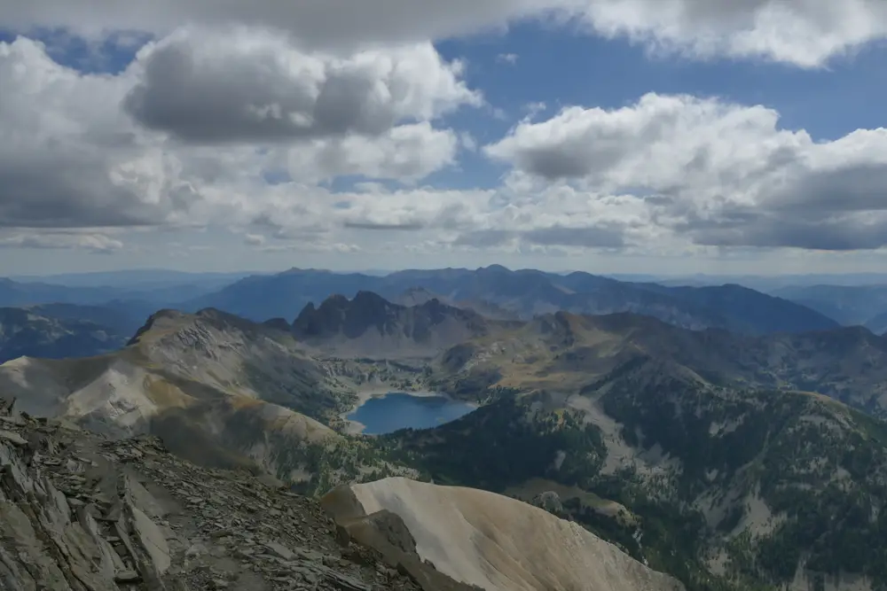 Le Lac d'Allos vu depuis le Mont Pelat, plus grand lac naturel d'altitude d'Europe, Haut Verdon