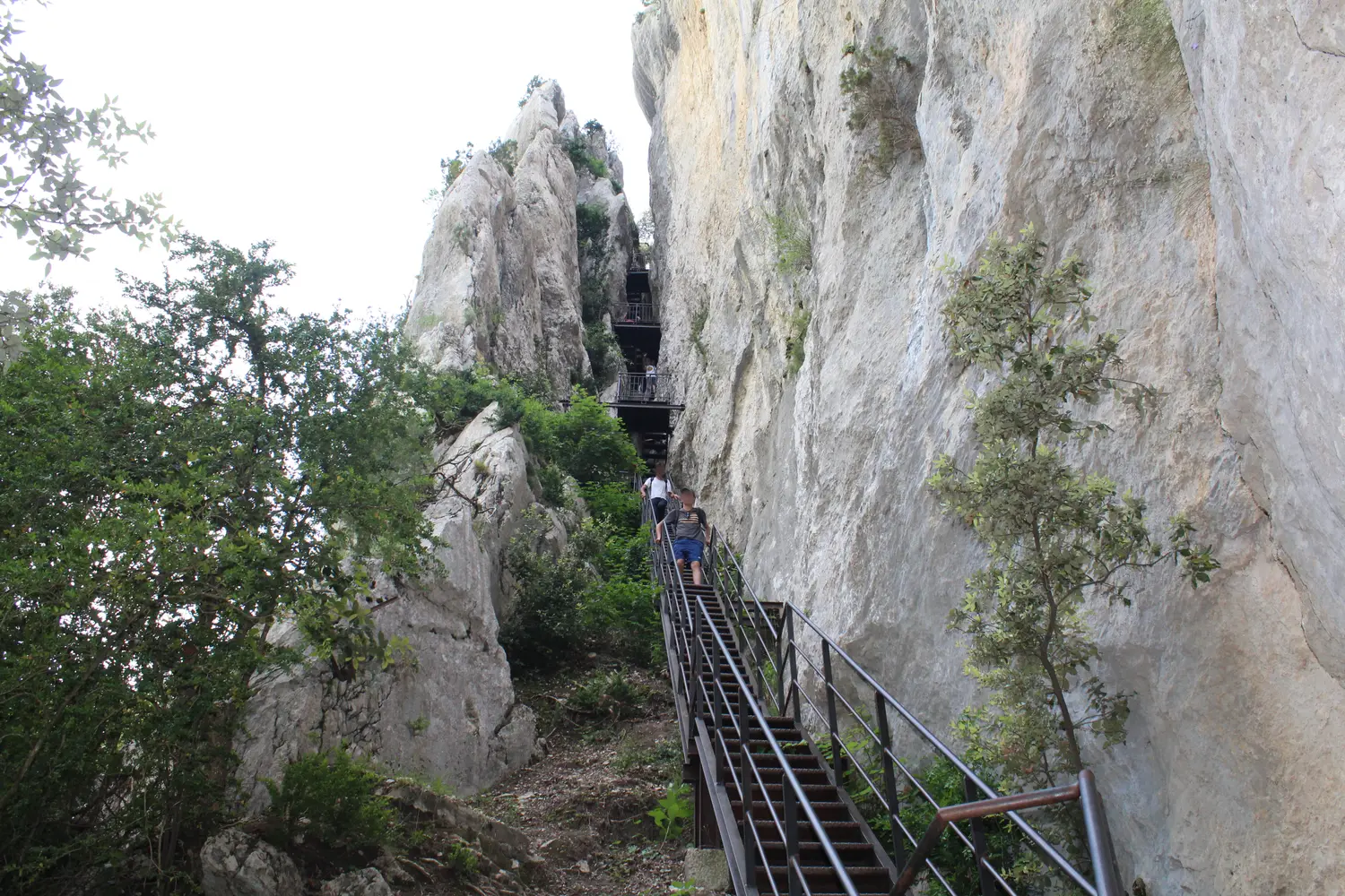 Les échelles métalliques de la Brèche Imbert sur le sentier Blanc-Martel, Gorges du Verdon, La Palud-sur-Verdon